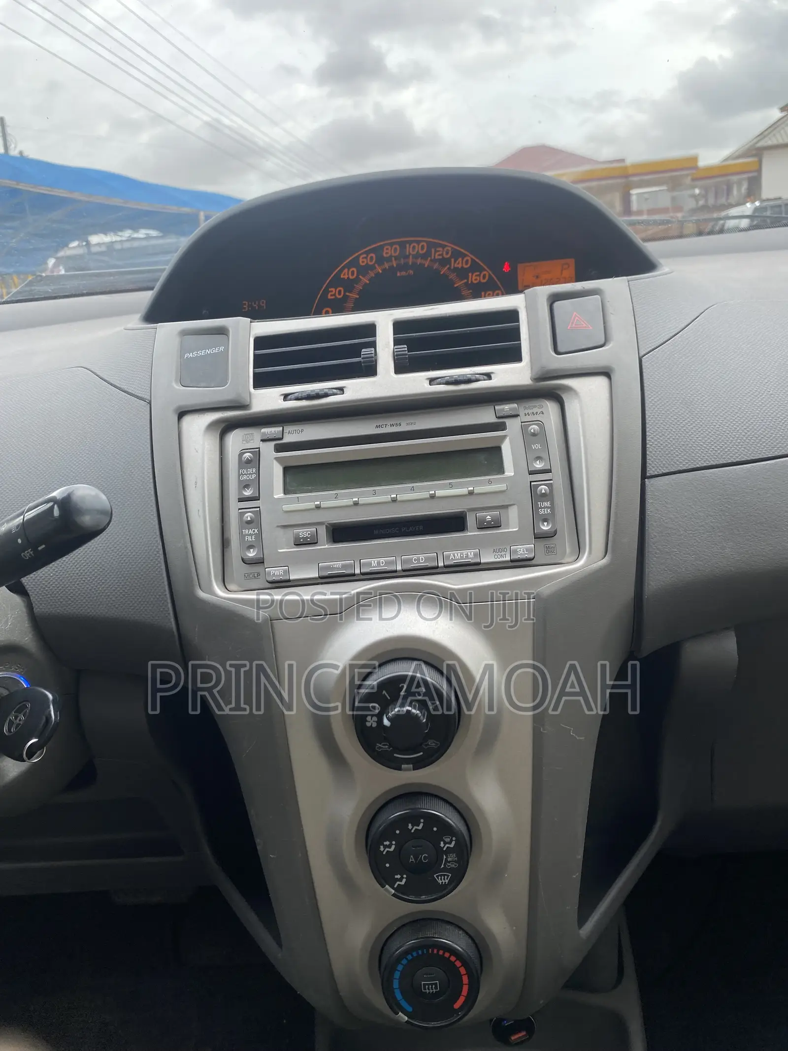 Toyota Vitz 1.3 FWD 5dr 2010 Green