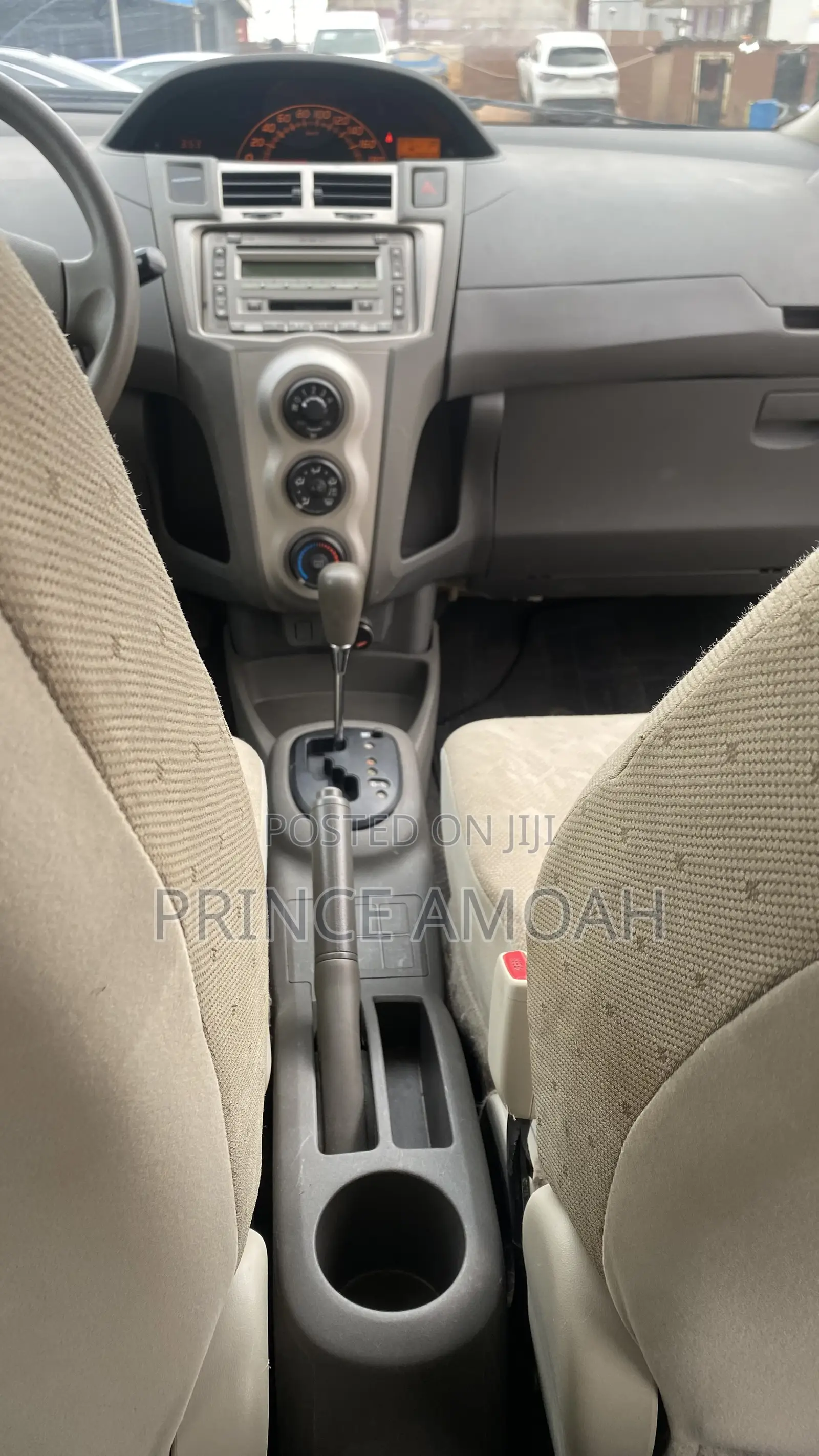 Toyota Vitz 1.3 FWD 5dr 2010 Green