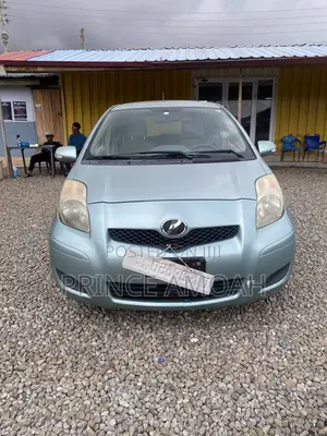 Toyota Vitz 1.3 FWD 5dr 2010 Green