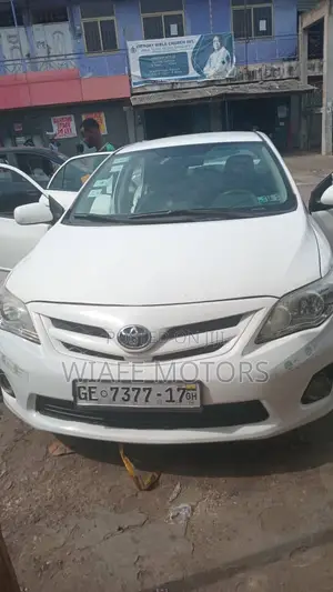 Toyota Corolla LE 4dr Sedan (1.8L 4cyl 4A) 2013 White