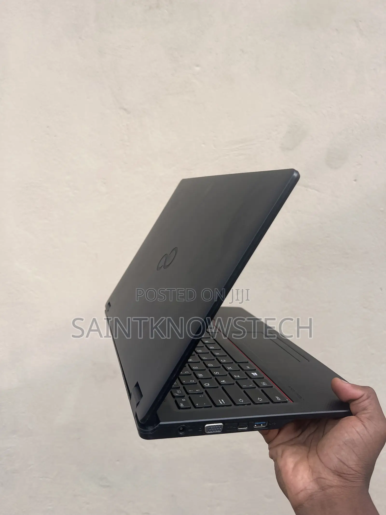 Laptop Fujitsu Lifebook E546 8GB Intel Core i5 SSD 250GB
