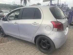Toyota Vitz 2010 Black