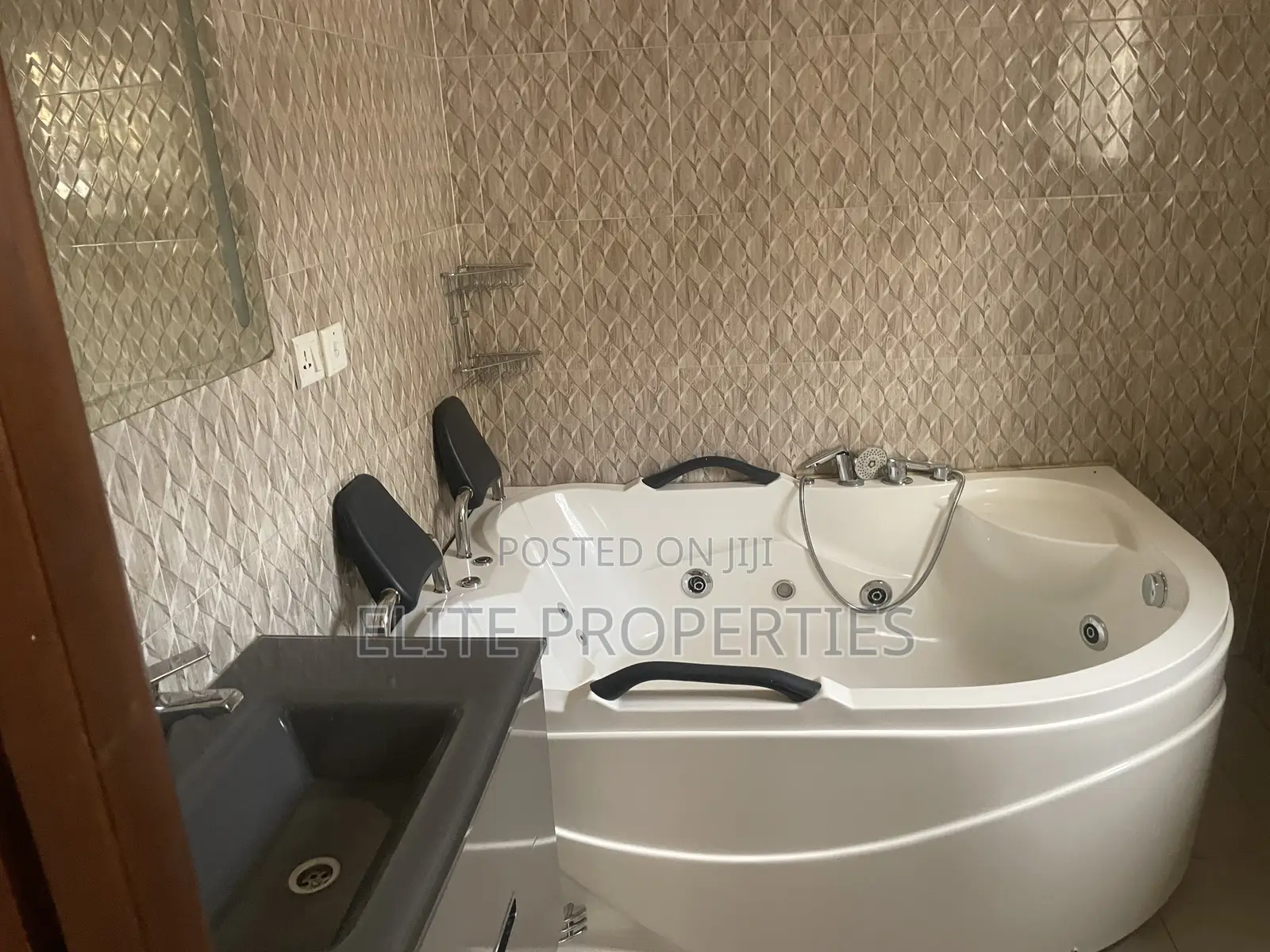 3bdrm House in Sky Junction, Dawhenya for rent