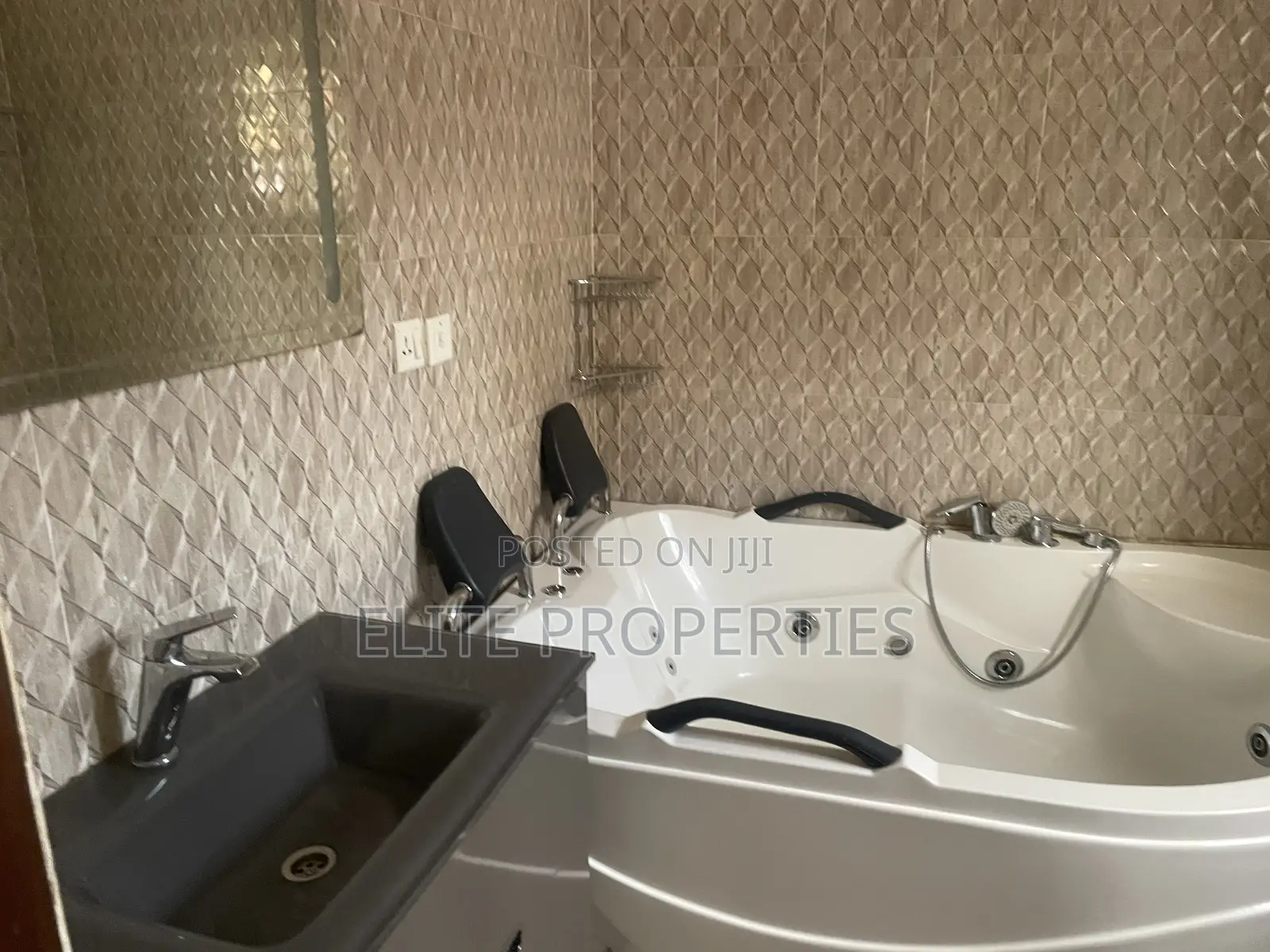 3bdrm House in Sky Junction, Dawhenya for rent