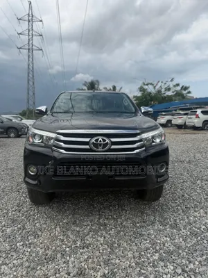 Toyota Hilux 2016 Black