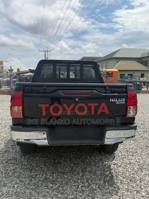 Toyota Hilux 2016 Black