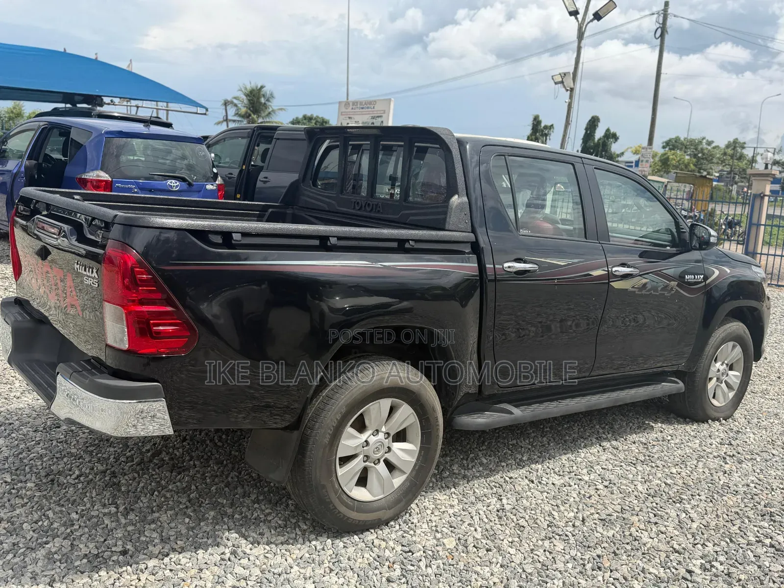 Toyota Hilux 2016 Black