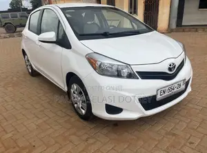 Toyota Yaris LE Hatchback 5dr 2013 White