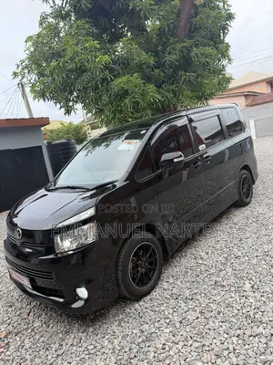 Toyota Voxy 2010 Black