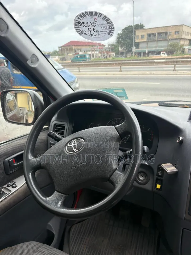Toyota HiAce 2009 Blue