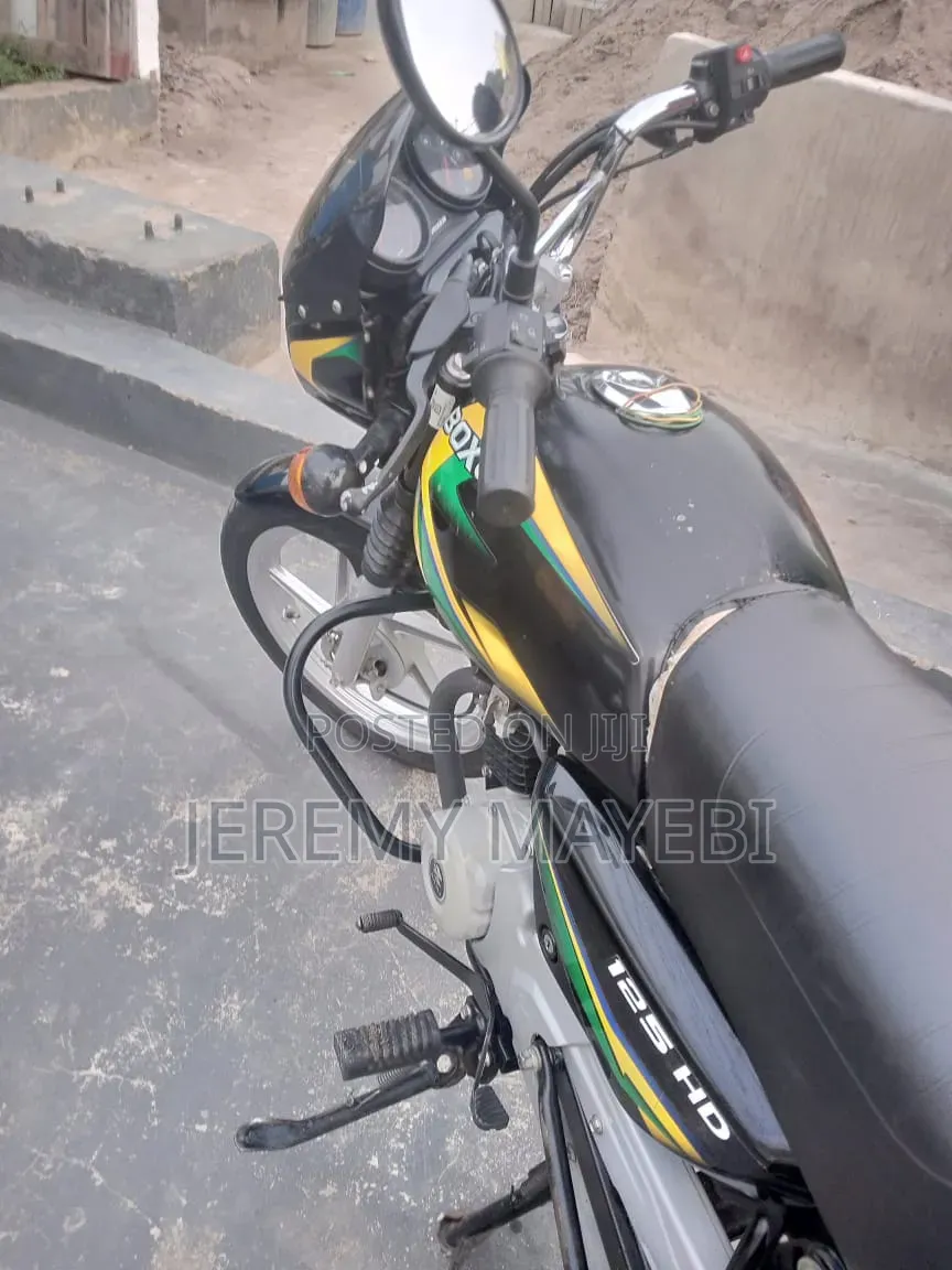 Bajaj Boxer 2026 Black