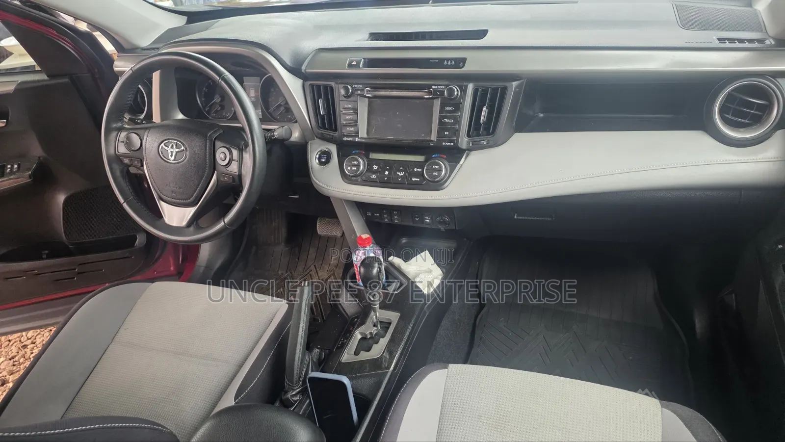 Toyota RAV4 XLE 4dr SUV AWD (2.5L 4cyl 6A) 2018 Red