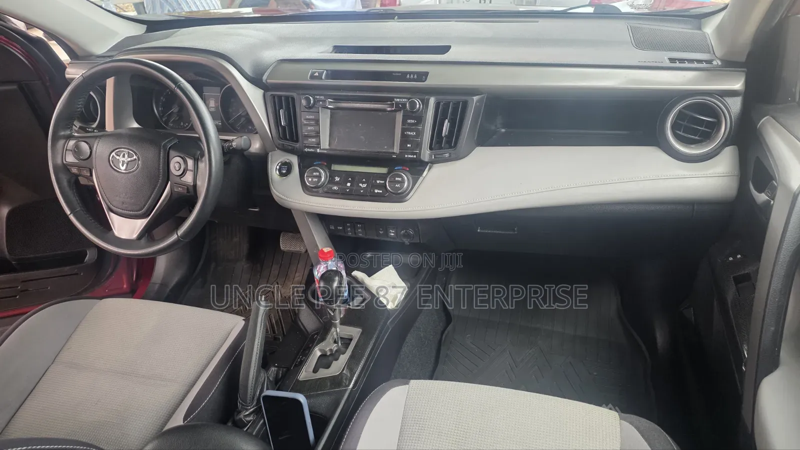 Toyota RAV4 XLE 4dr SUV AWD (2.5L 4cyl 6A) 2018 Red