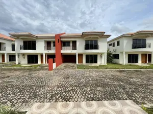 20bdrm Townhouse/Terrace in North Legon for sale