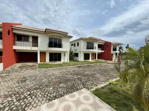 20bdrm Townhouse/Terrace in North Legon for sale