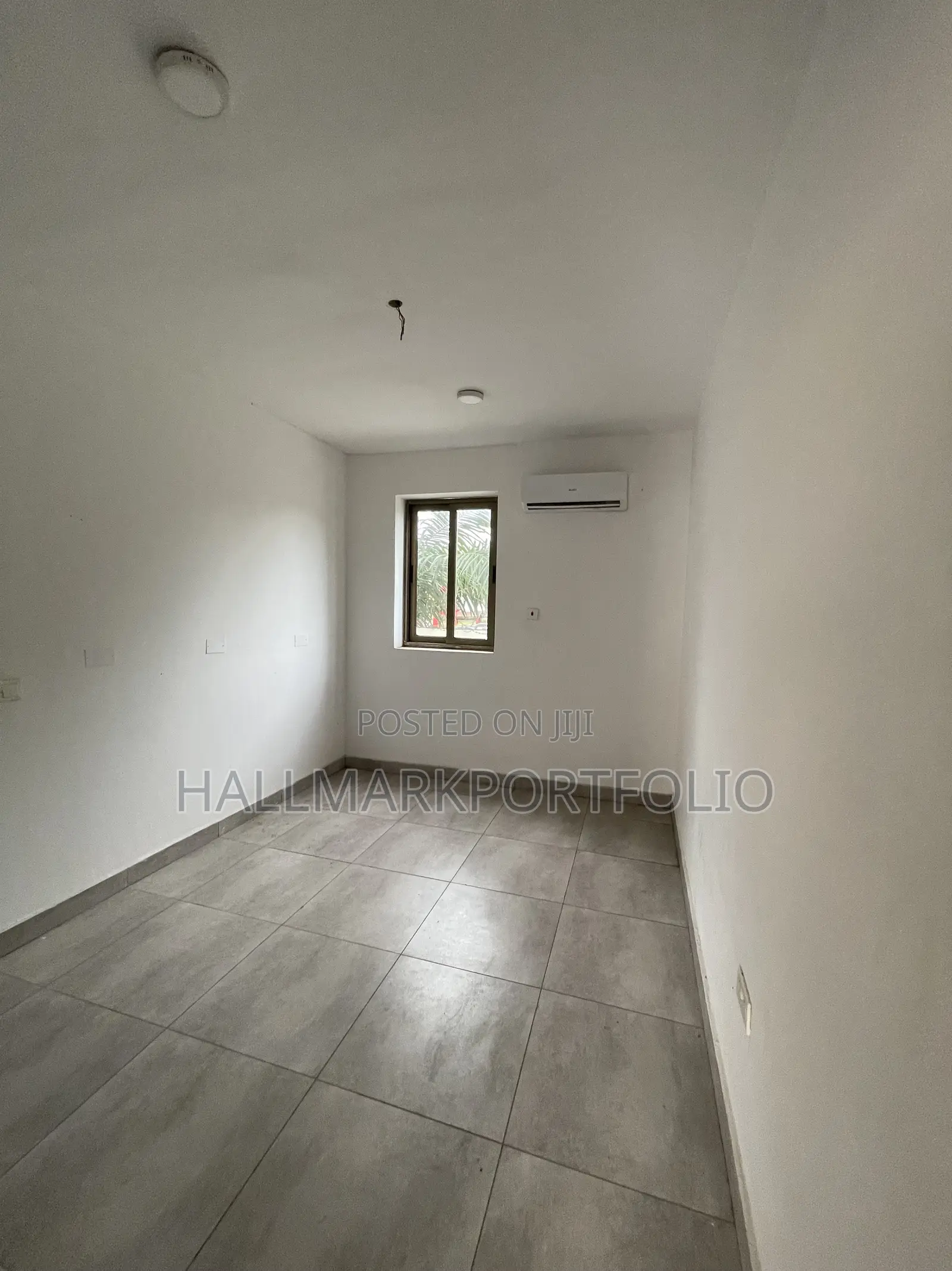 20bdrm Townhouse/Terrace in North Legon for sale