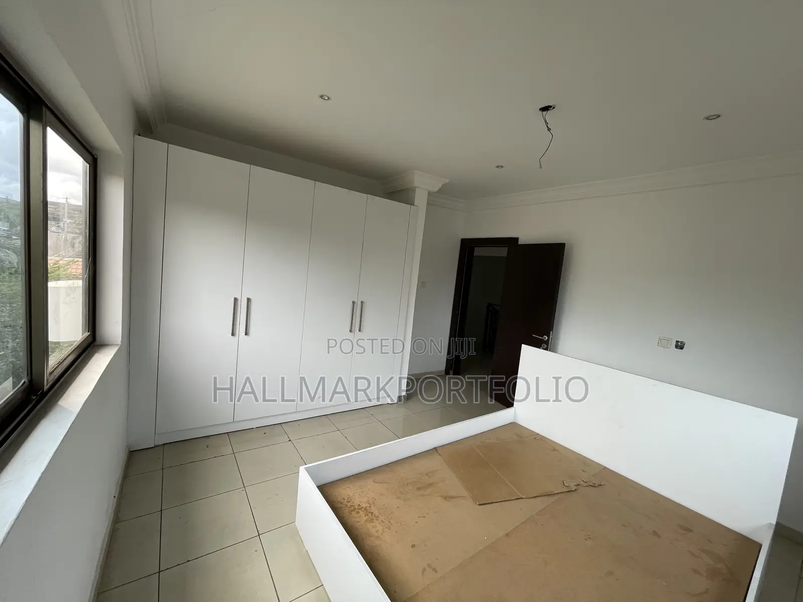 20bdrm Townhouse/Terrace in North Legon for sale