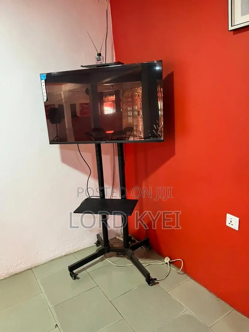 42 Inch Tv With Ajustable Movable Stand