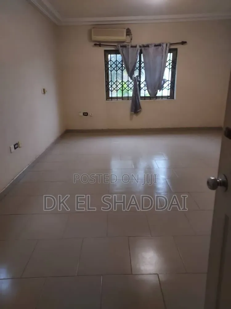 7bdrm Mansion in Pokuase for sale