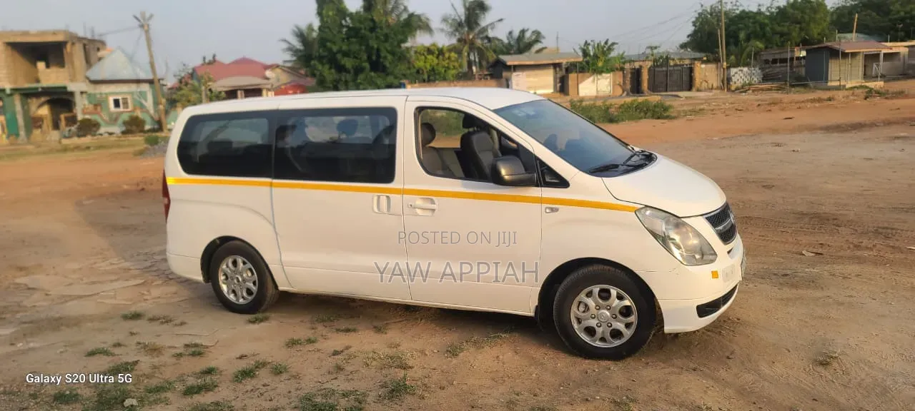 Hyundai H1 2012 White