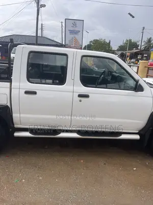 Nissan Hardbody 2012 White