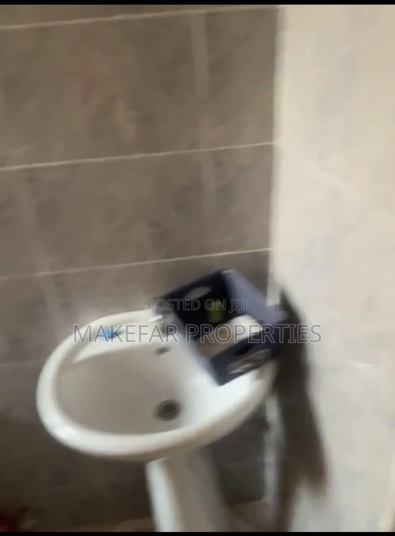 3bdrm House in Lake Side Estate for rent