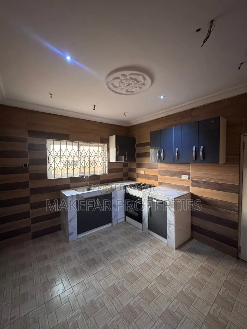 3bdrm House in Lake Side Estate for rent