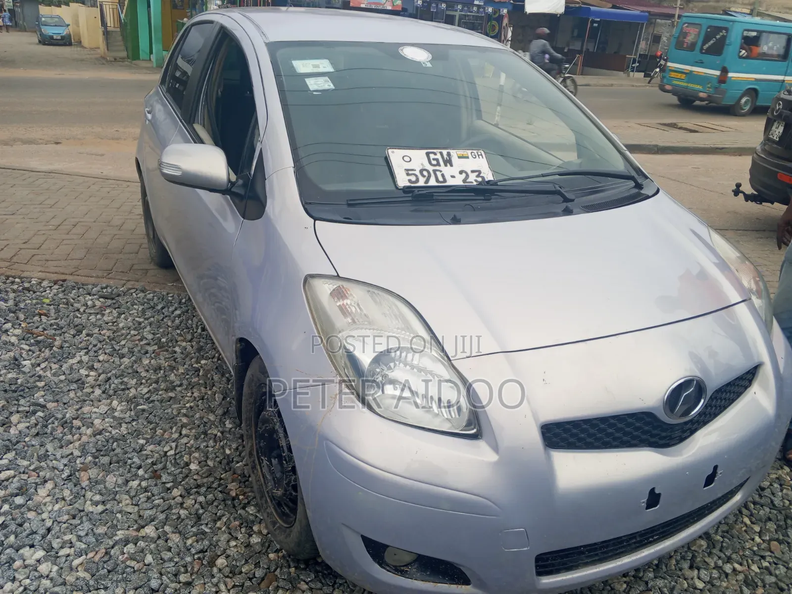 Toyota Vitz 2010 Silver