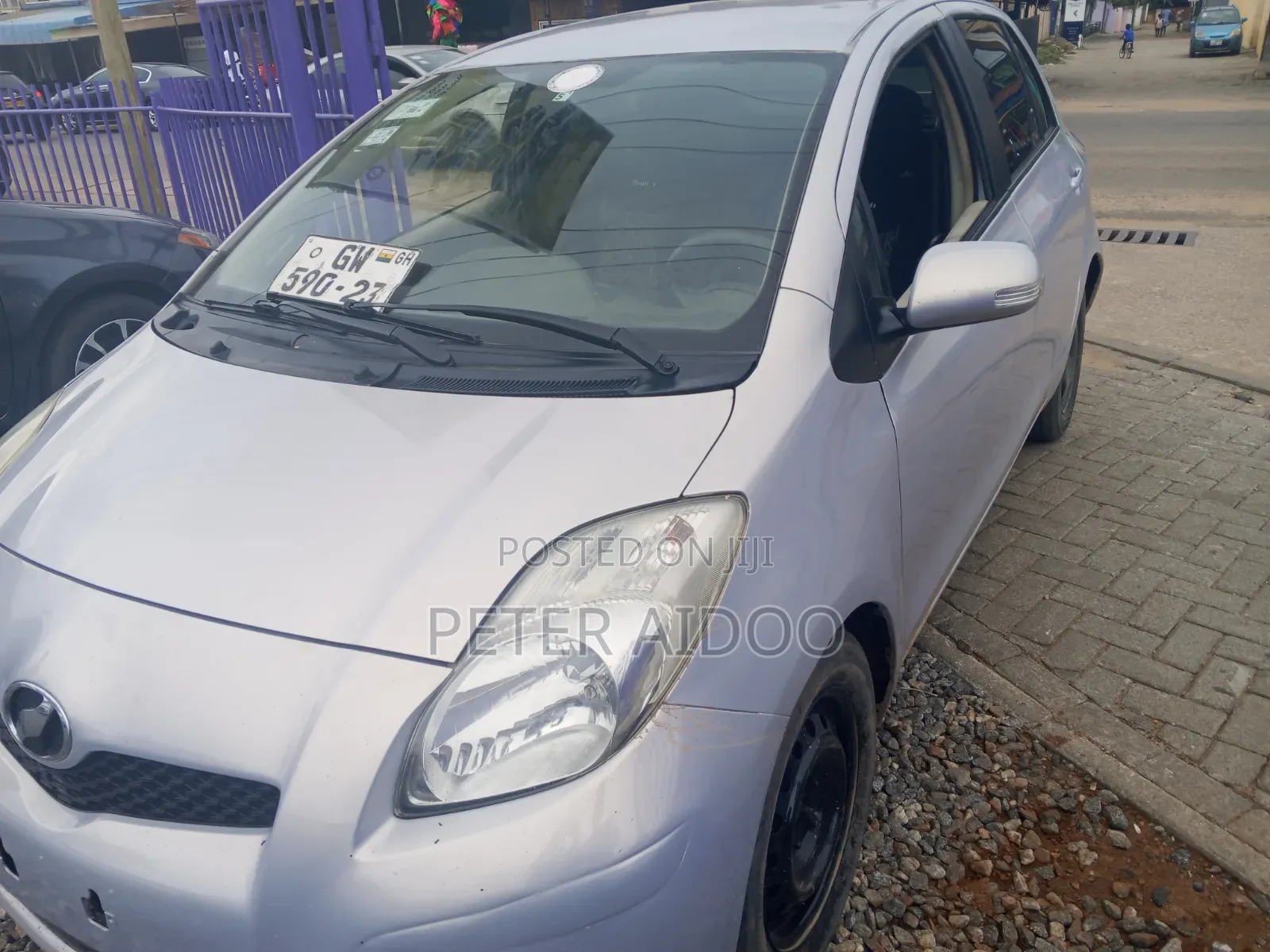 Toyota Vitz 2010 Silver