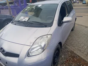 Toyota Vitz 2010 Silver