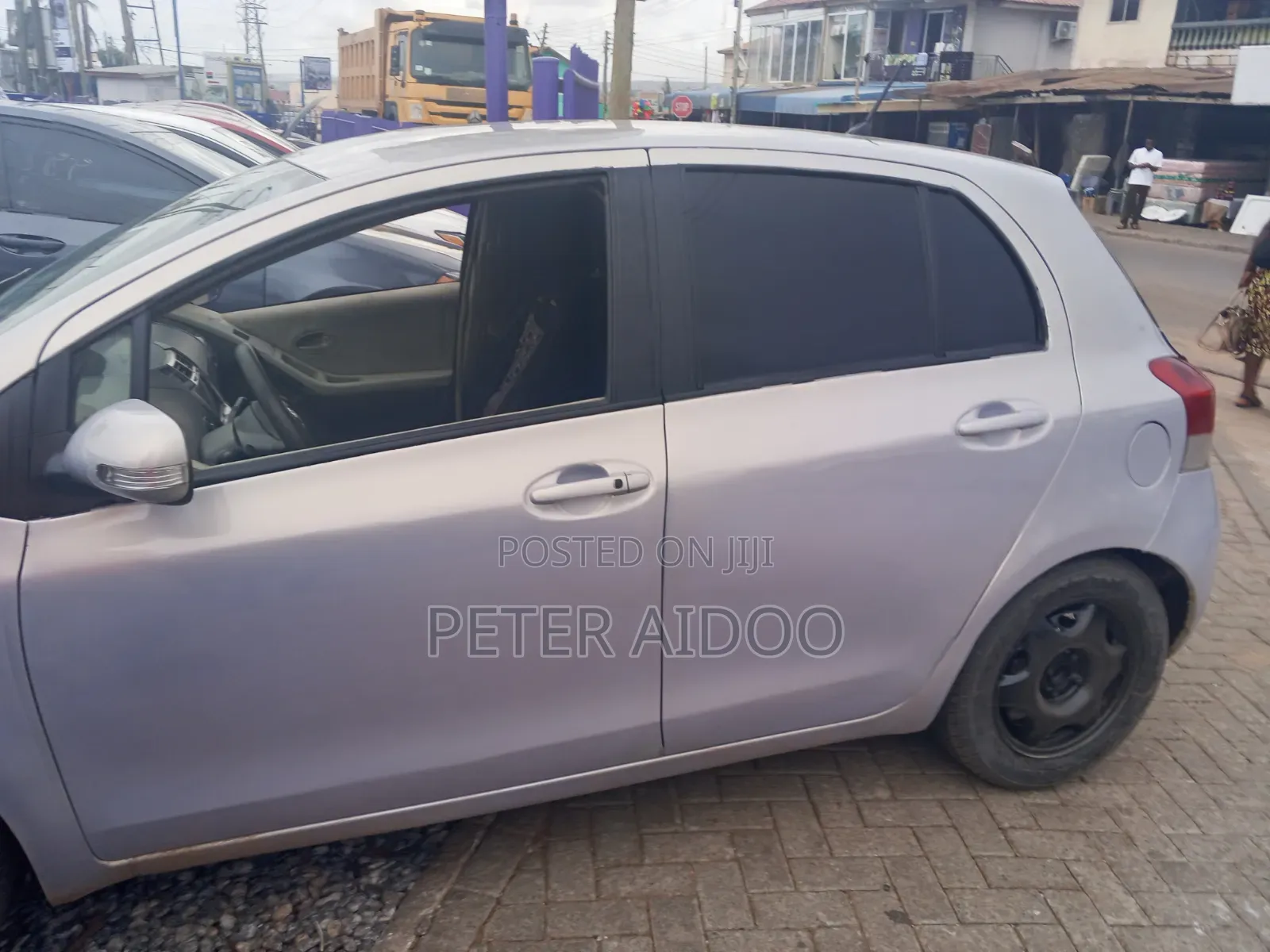 Toyota Vitz 2010 Silver