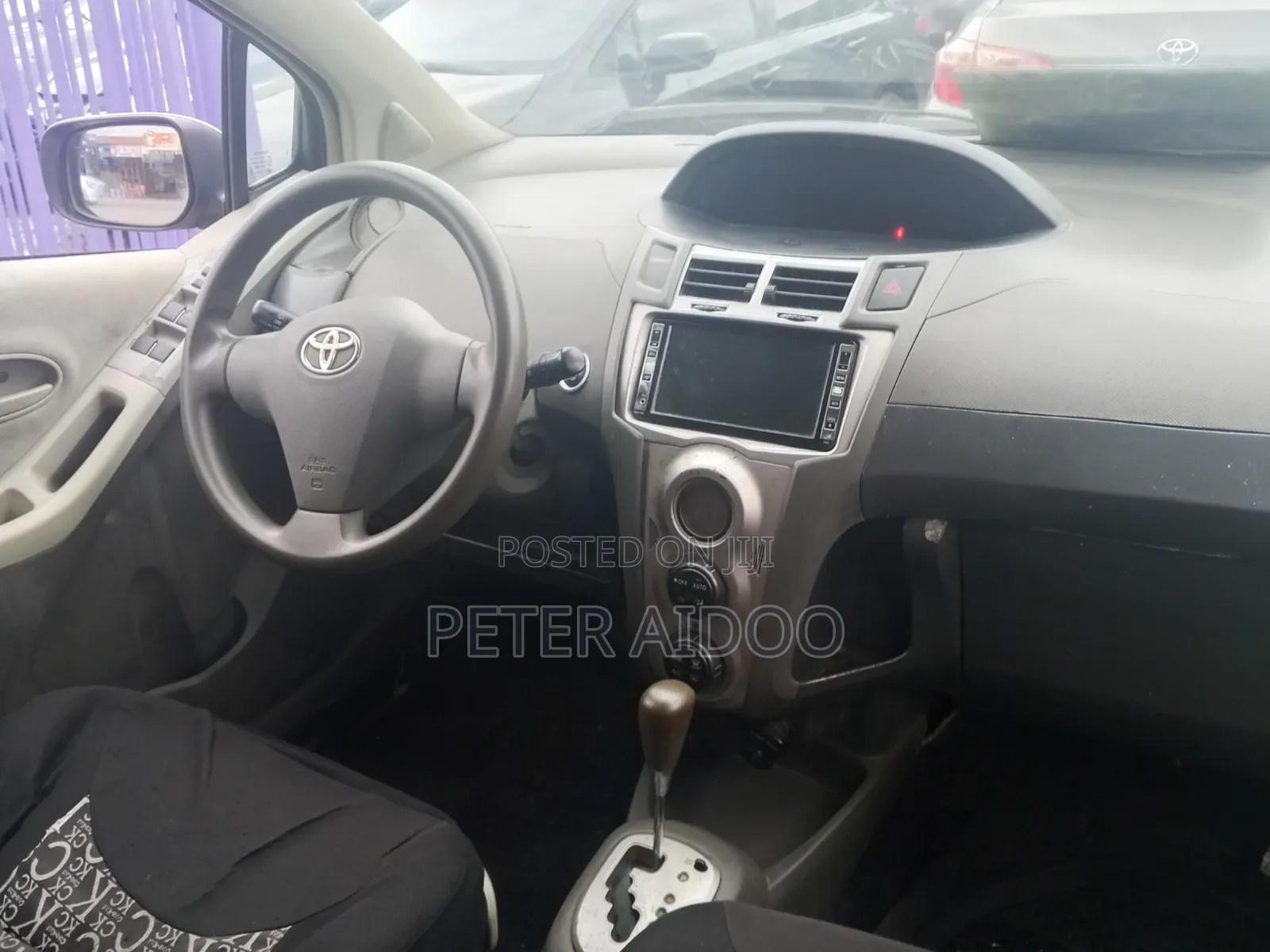 Toyota Vitz 2010 Silver
