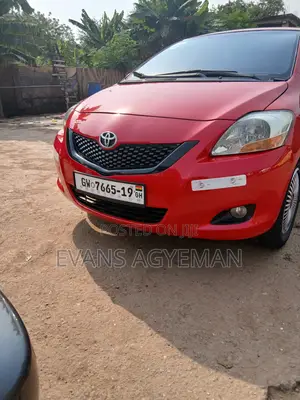 Toyota Yaris SE Hatchback 5dr 2013 Red