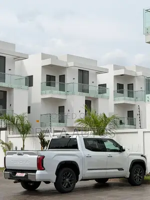 Toyota Tundra Limited 2022 White