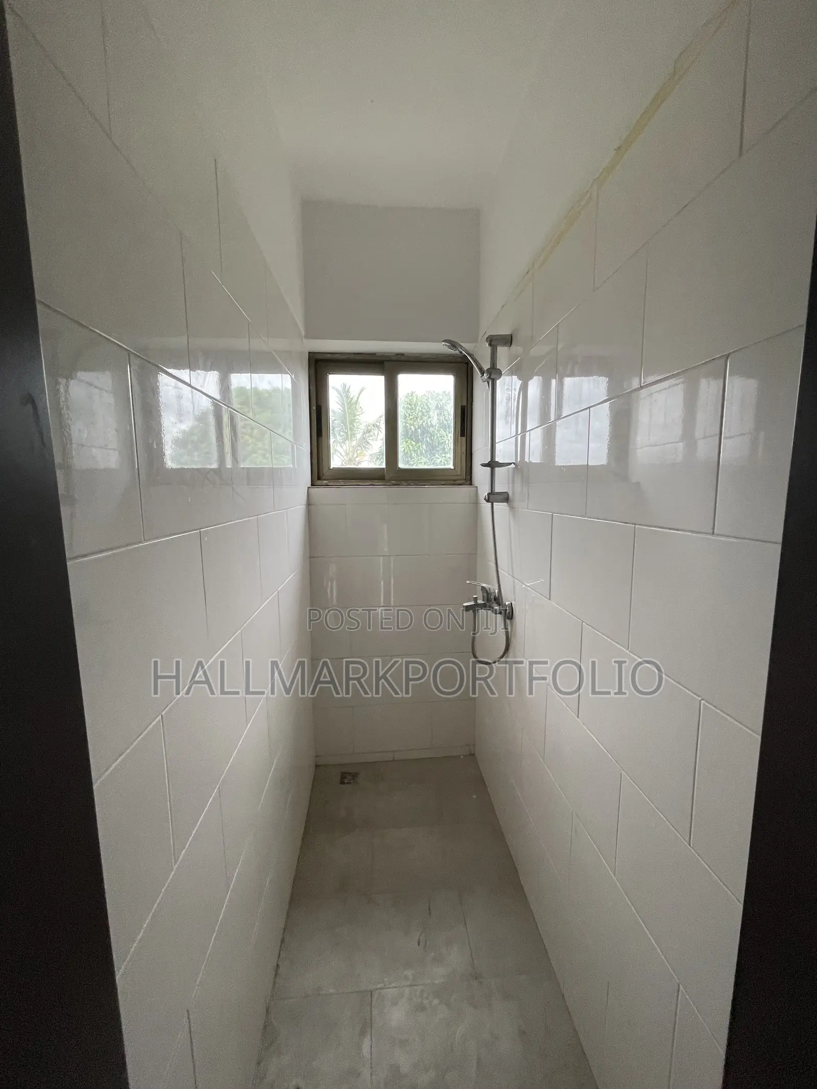 20bdrm Townhouse/Terrace in North Legon for sale
