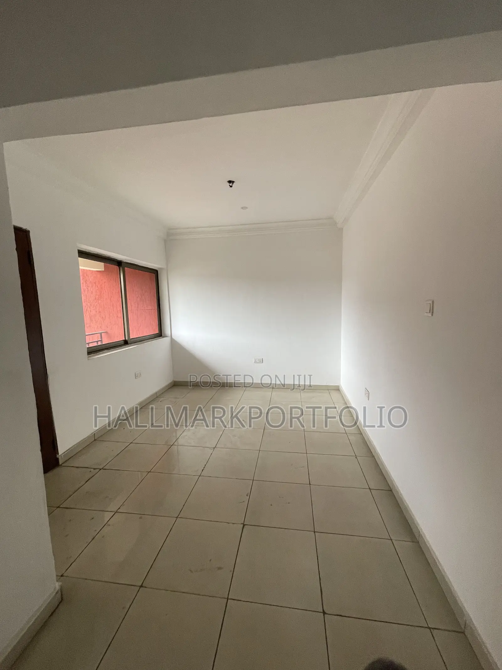 20bdrm Townhouse/Terrace in North Legon for sale