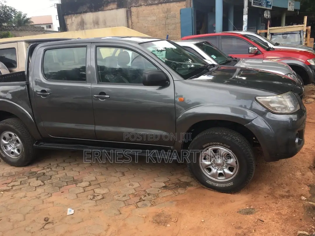 Toyota Hilux 2012 Black