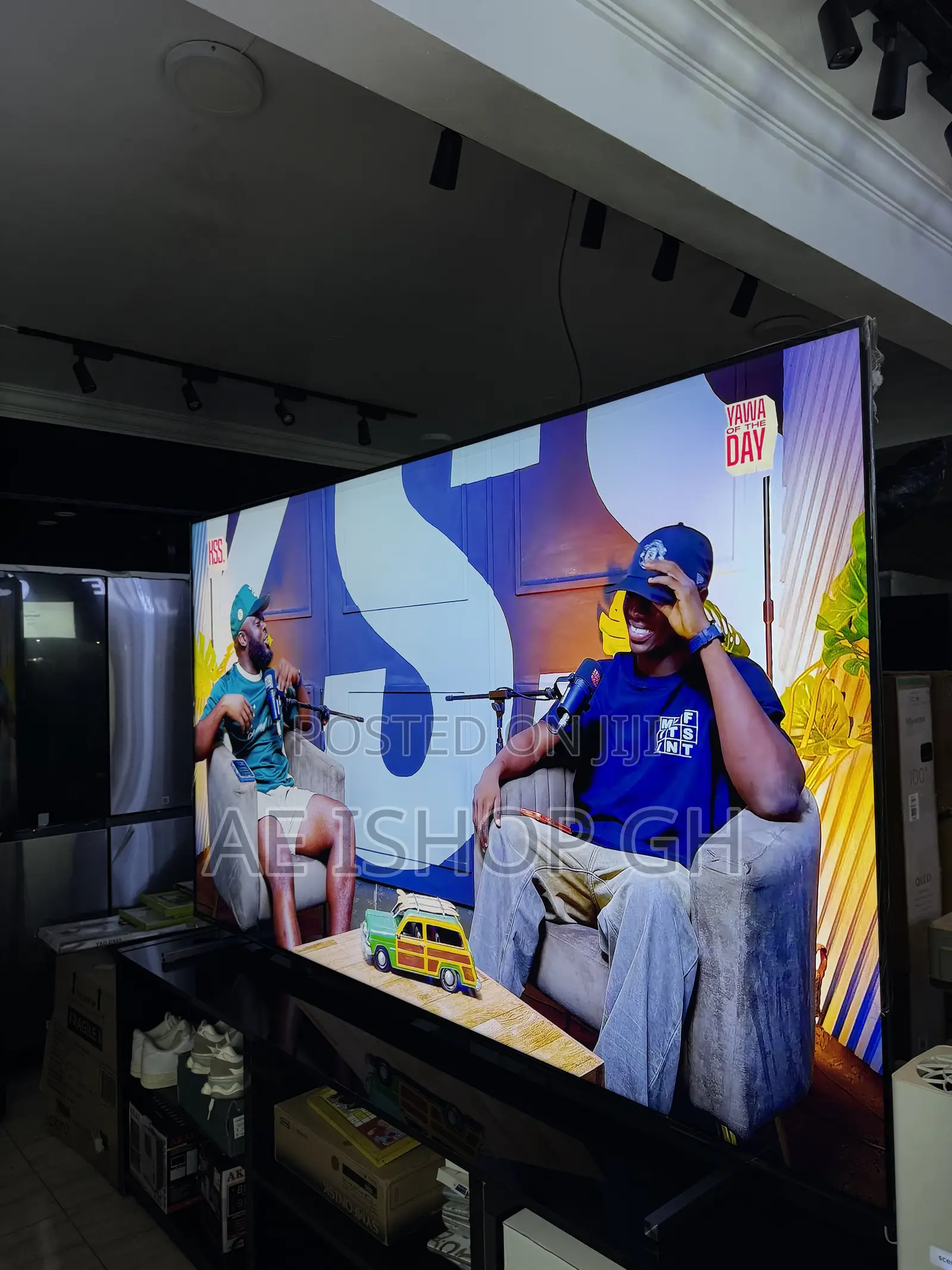 Hisense 100” Tv