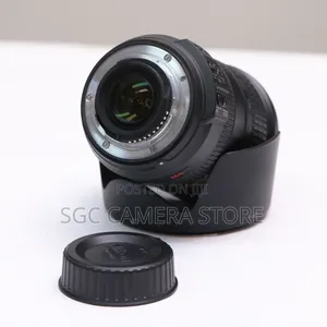 Nikon Af-S 18-200 F3.5-5.6 Vr Dx Lens // Like New // 8-Months Waranty