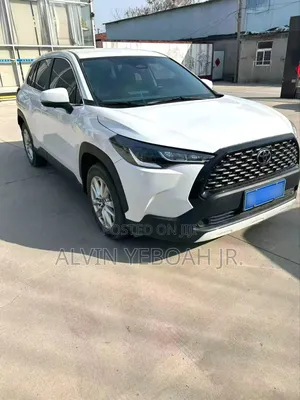 Toyota Corolla Cross LE 2WD 2024 White