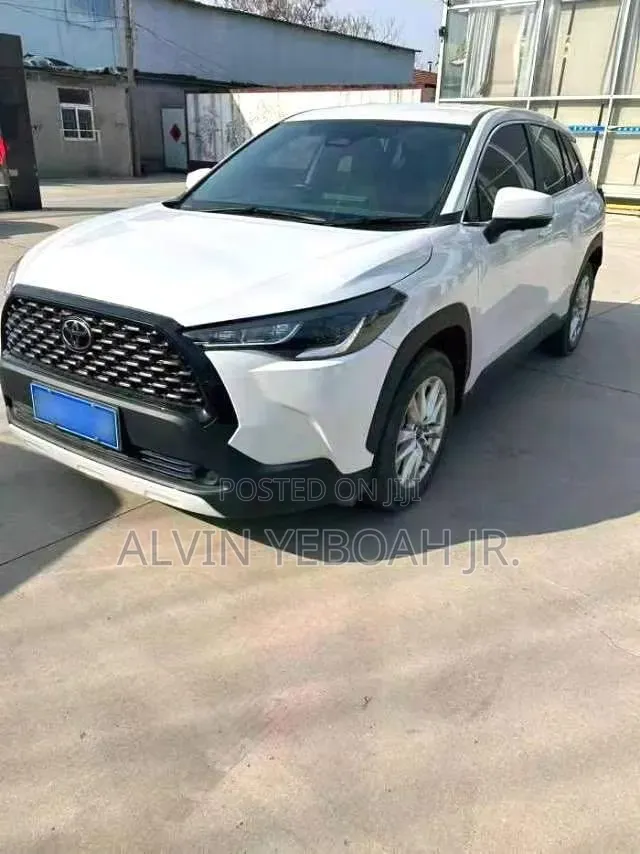 Toyota Corolla Cross LE 2WD 2024 White