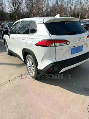 Toyota Corolla Cross LE 2WD 2024 White