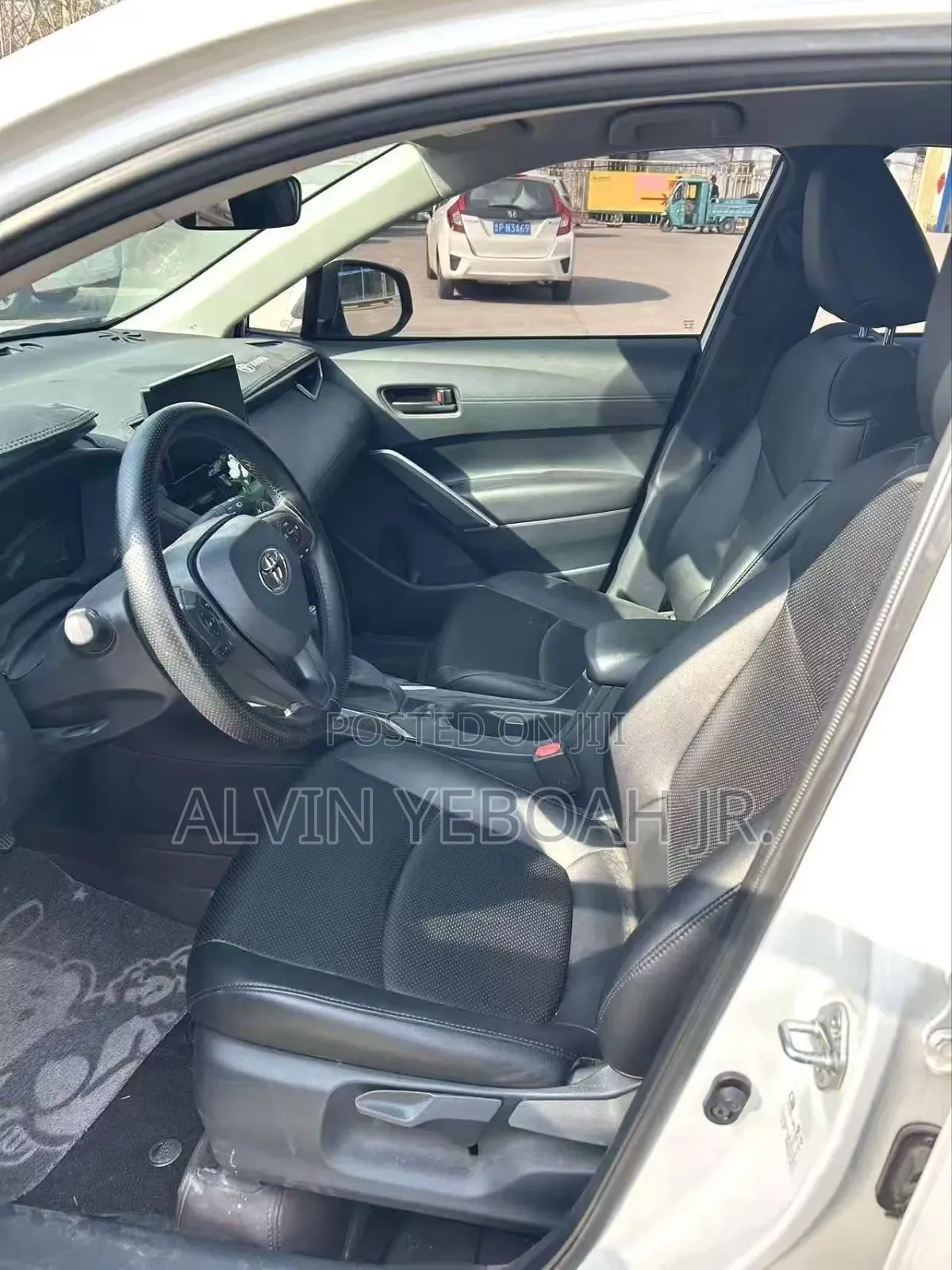 Toyota Corolla Cross LE 2WD 2024 White
