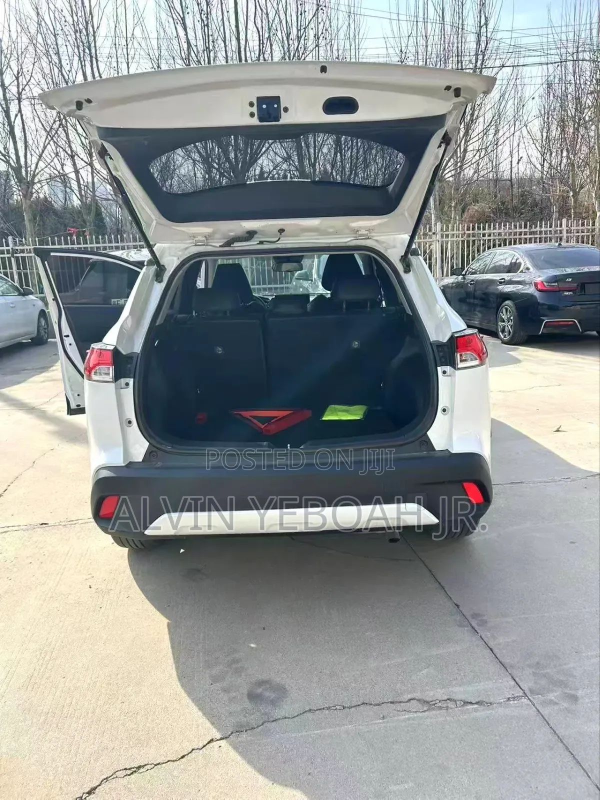 Toyota Corolla Cross LE 2WD 2024 White