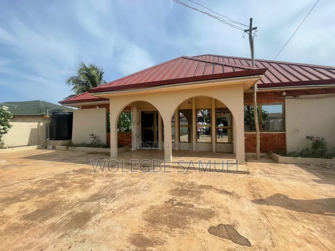 3bdrm House in Spintex, Baatsona Total for rent