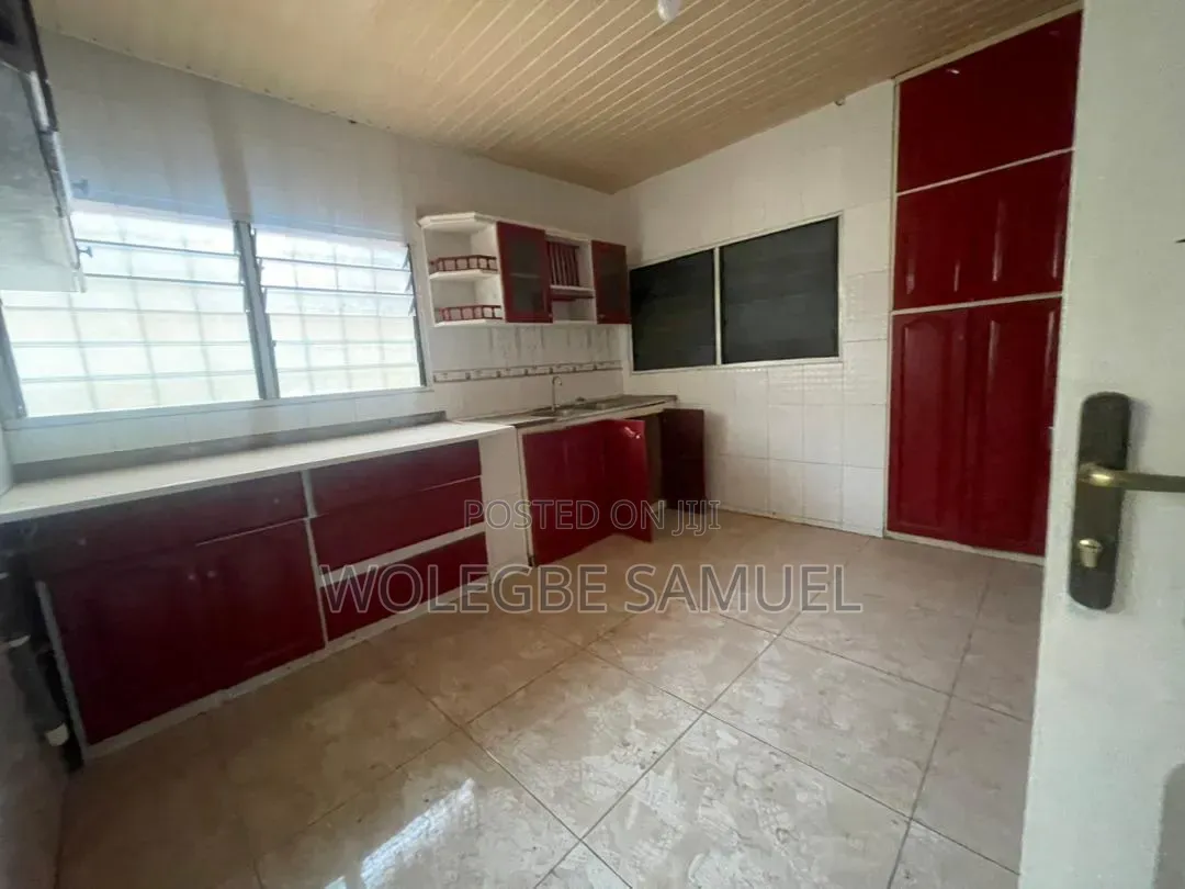 3bdrm House in Spintex, Baatsona Total for rent