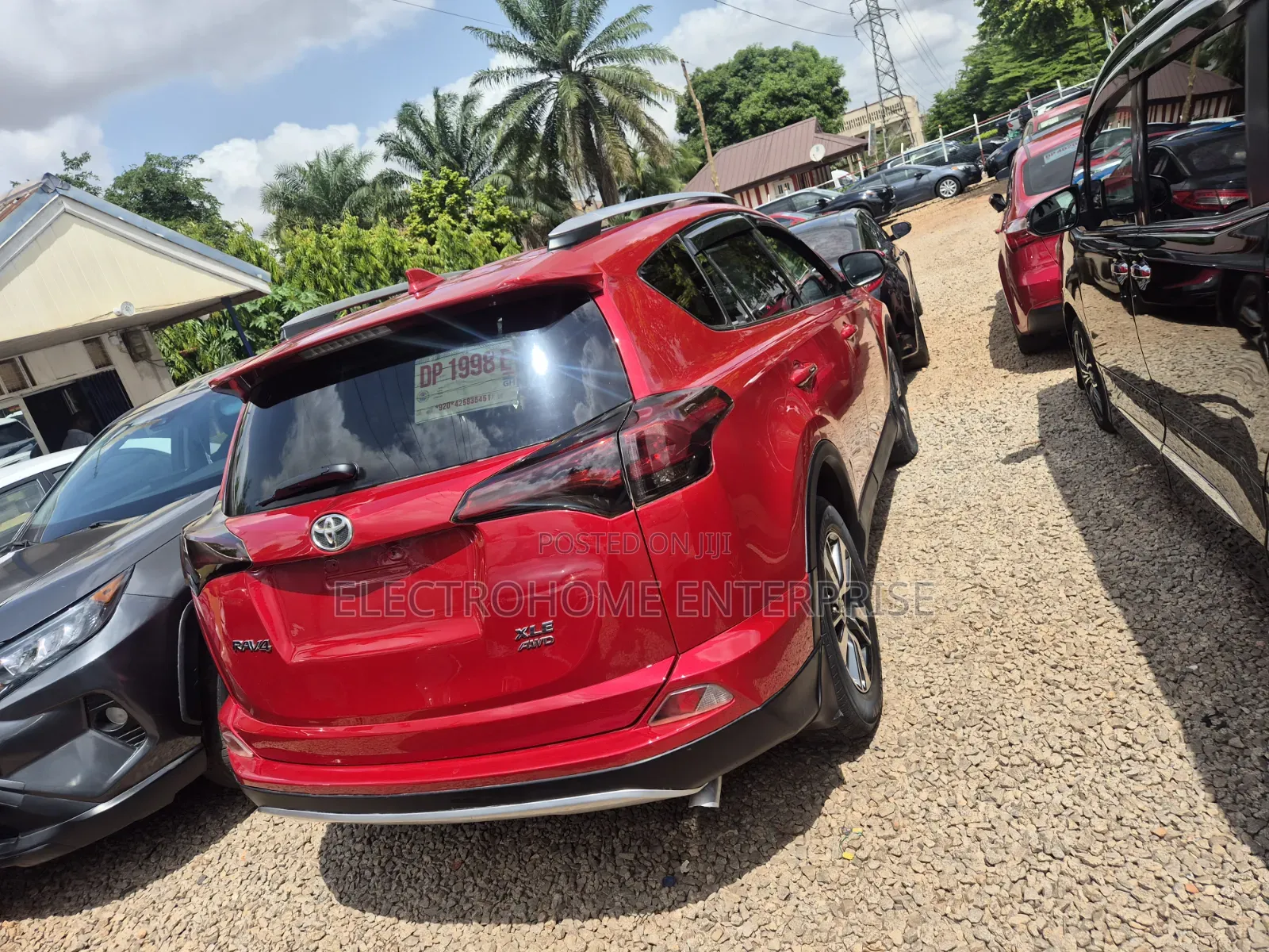 Toyota RAV4 XLE AWD (2.5L 4cyl 6A) 2017 Red