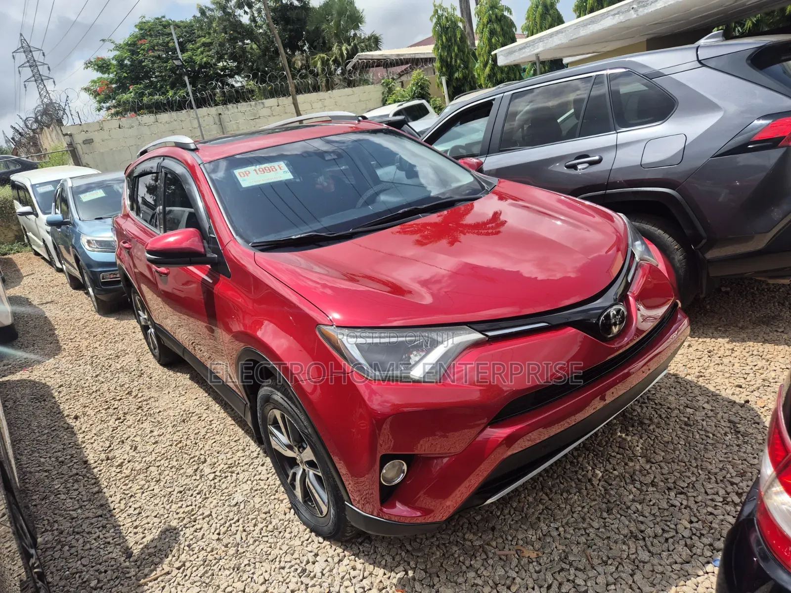 Toyota RAV4 XLE AWD (2.5L 4cyl 6A) 2017 Red