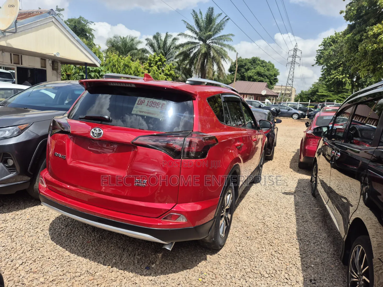 Toyota RAV4 XLE AWD (2.5L 4cyl 6A) 2017 Red