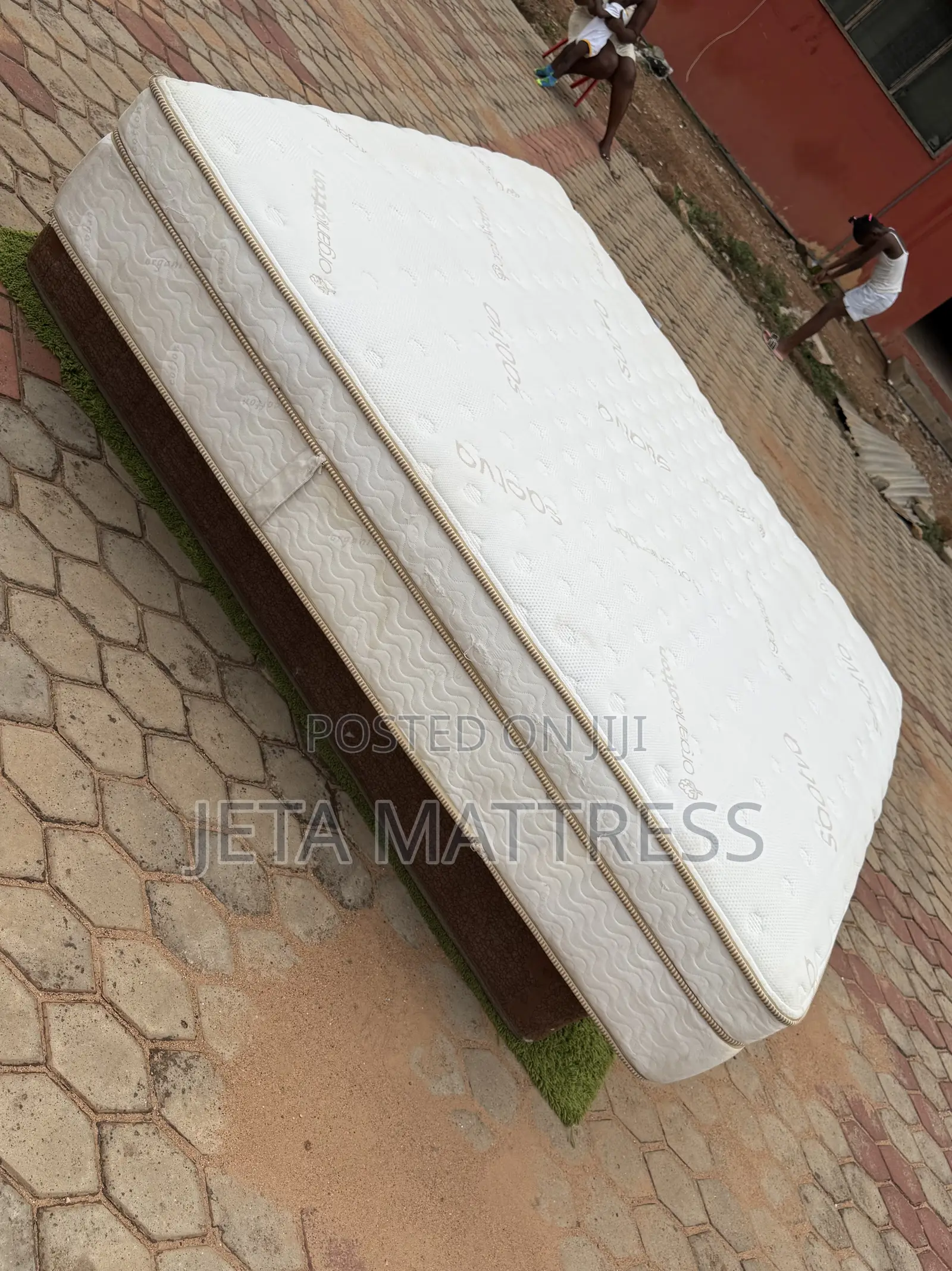 Saatva King Mattress (76/80)”